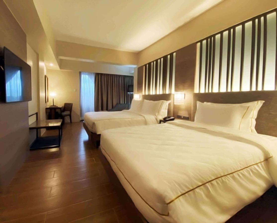 The Aurora Subic Hotel Managed By Hii Olongapo Eksteriør bilde