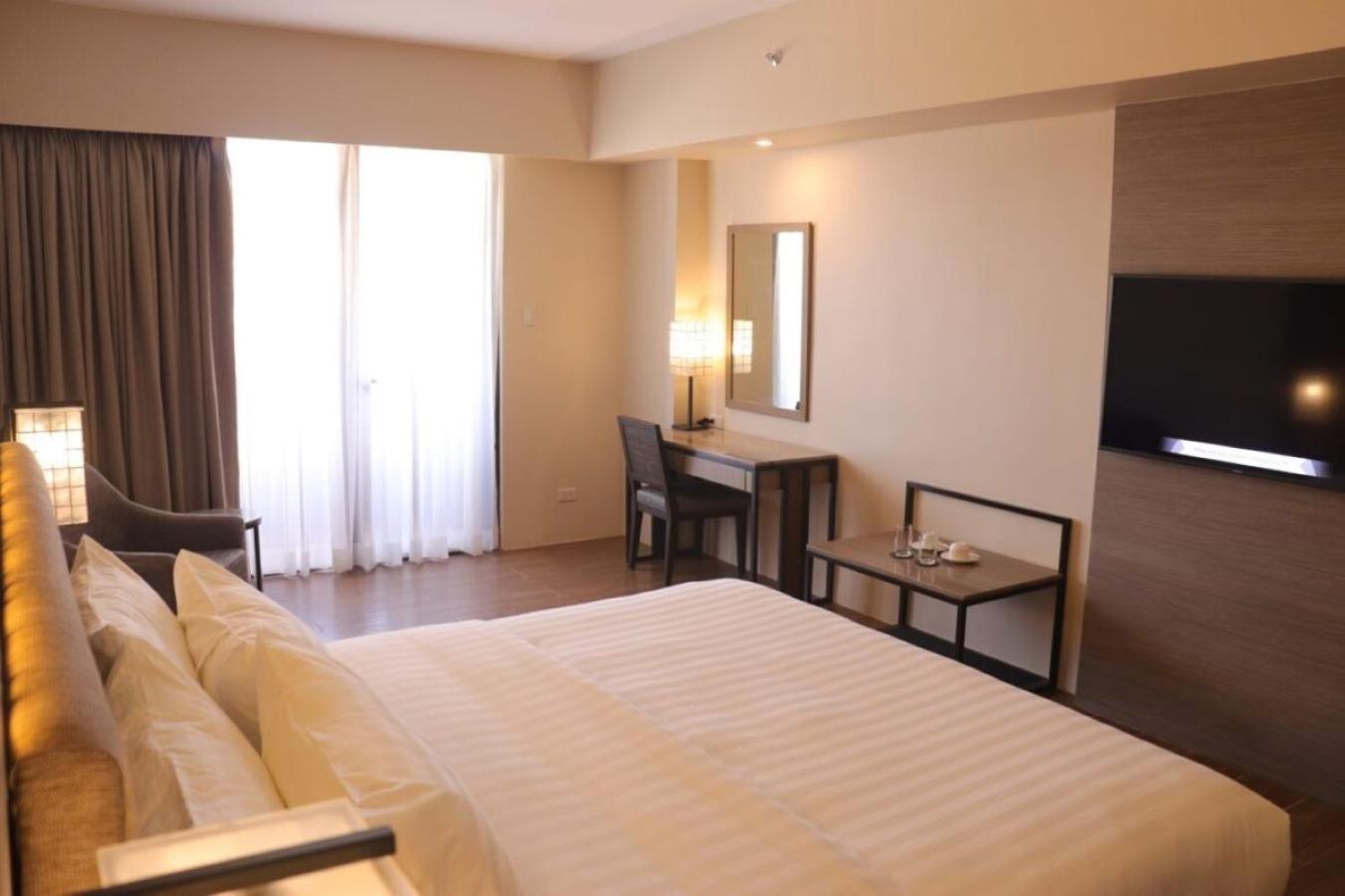 The Aurora Subic Hotel Managed By Hii Olongapo Eksteriør bilde