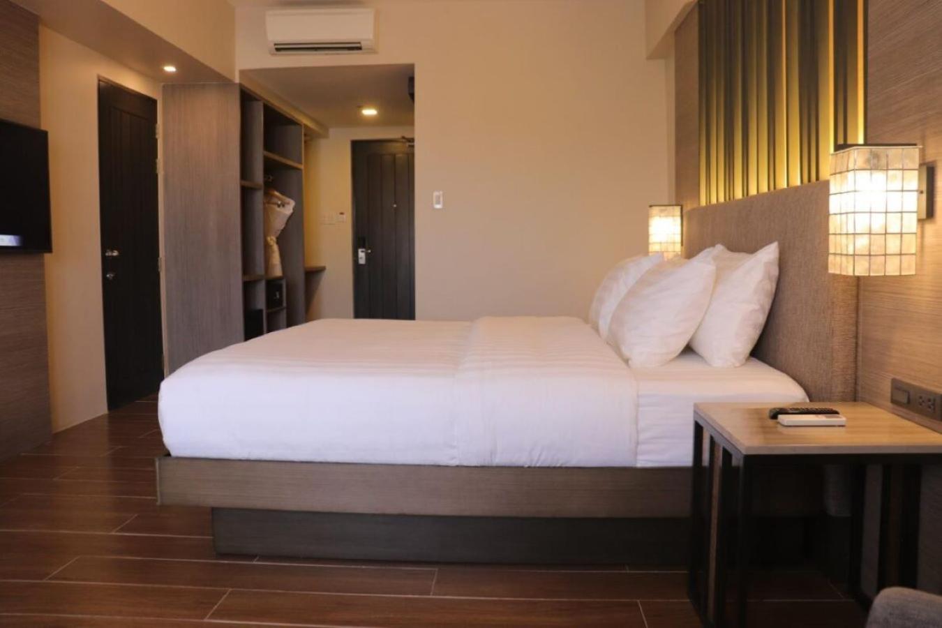 The Aurora Subic Hotel Managed By Hii Olongapo Eksteriør bilde